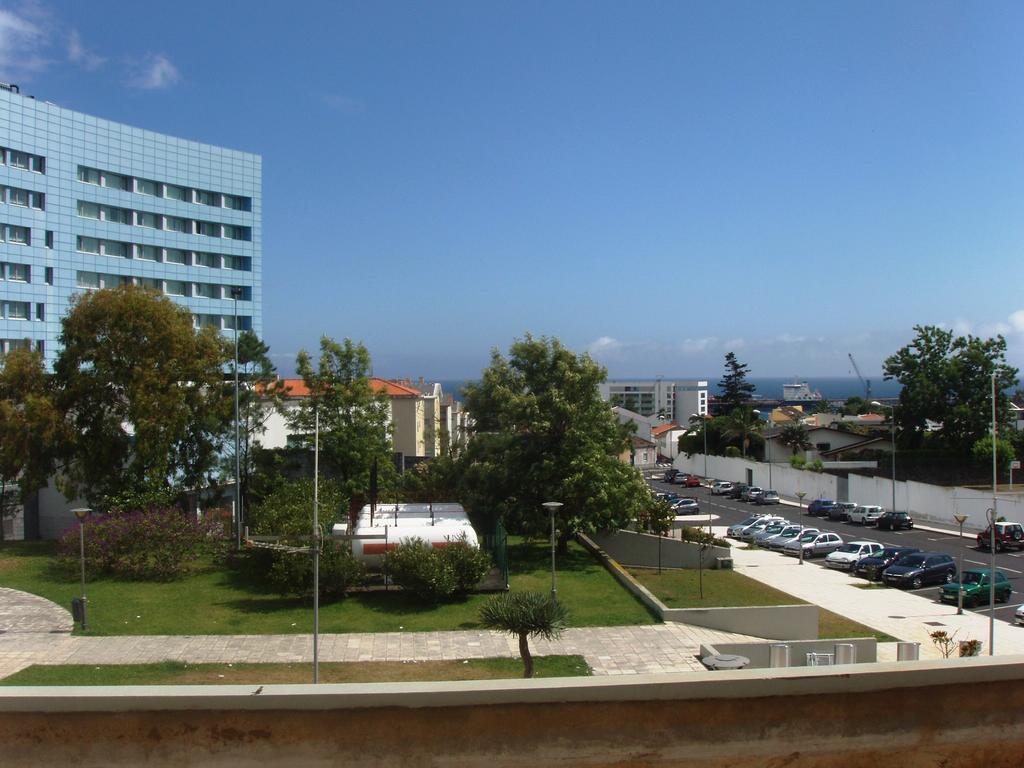 Apartment T3 In Downtown With Sea View Ponta Delgada Rum bild